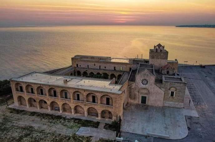 Apartamento Le Rondini Trani Exterior foto